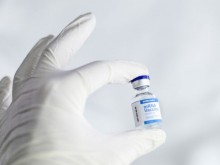 Задължителната шесткомпонентна ваксина за новородени вече е в страната