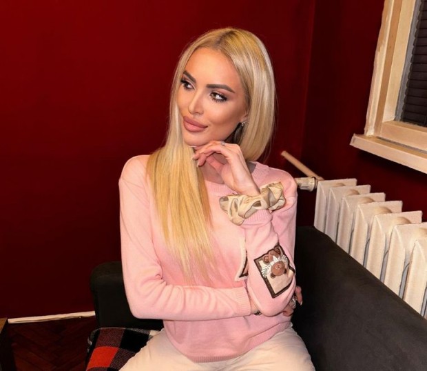 Анита Димитрова, приятелката на комедийния актьор и ТВ водещ Димитър