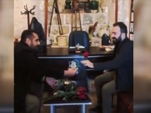 В Турция раздадоха рози в църквите в отговор на изгарянето на Корана в Швеция