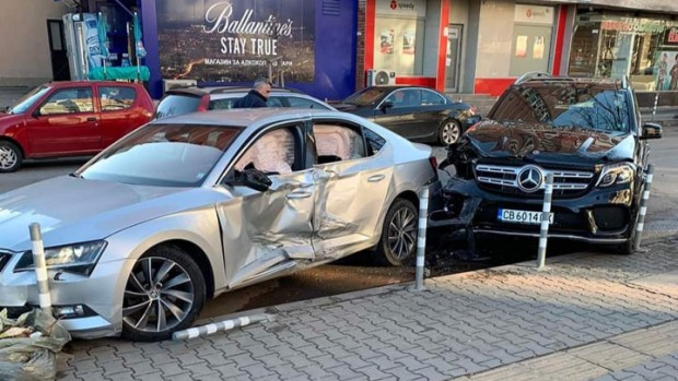 Катастрофа между два автомобила в столицата, щетите са само материални