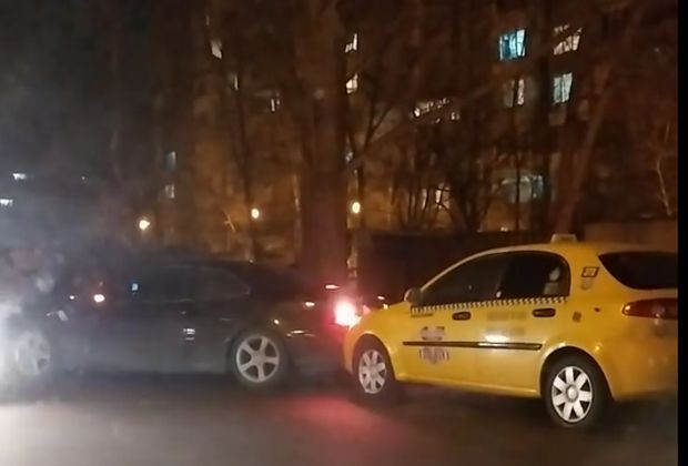 TD Пловдивчанка се опита да паркира автомобила си между две други