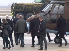 Румен Радев и австрийският канцлер отлетяха с "Кугър" към границата