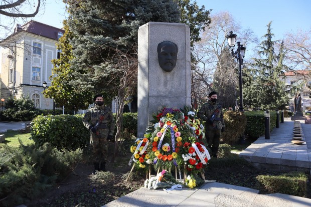 </TD
>На 31 януари от 11.00 часа, в Пловдив с военен