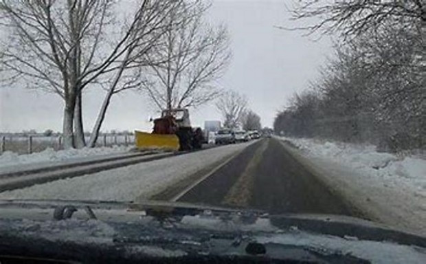 АПИ: Очаква се сняг, шофьорите да тръгват с автомобили, готови за зимни условия
