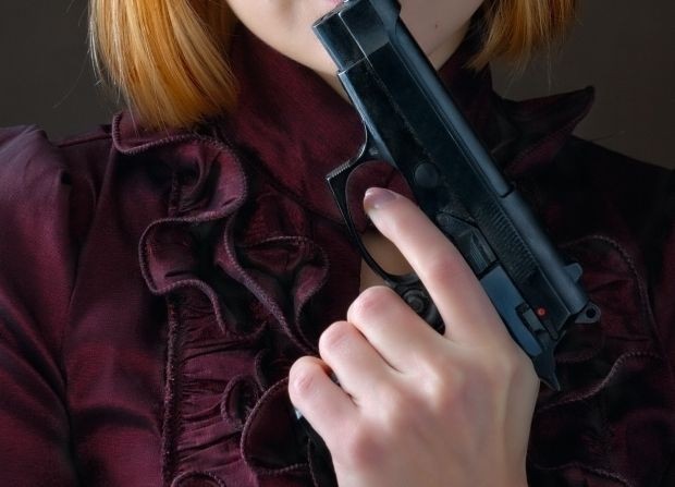 Въоръжена жена се барикадира във фризьорски салон във Велико Търново