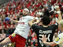 Шампионът Дания продължава напред на Световното по хандбал