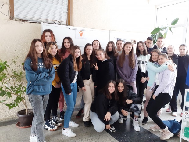 Ученици от СУ "Гео Милев" – Варна подготвят благотворителна кауза "Доброто в действие