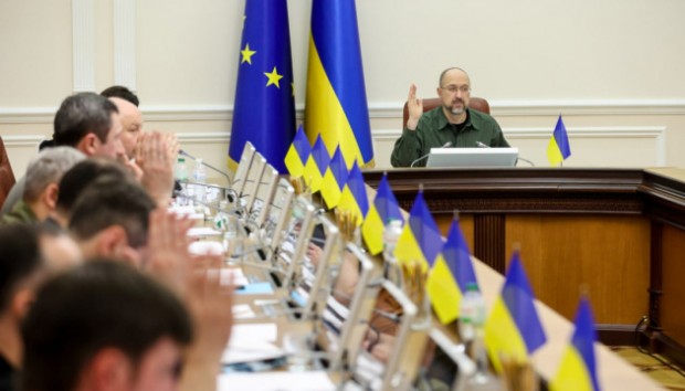 В рамките на заседание кабинетът на министрите в Киев освободи
