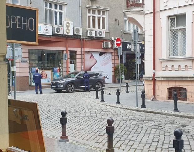 TD Полицаи хванаха в крачка нарушител видя Plovdiv24 bg Шофьор реши да паркира