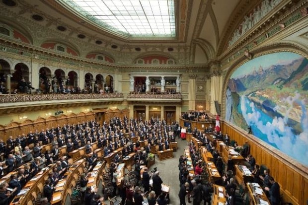 Комисия на швейцарския парламент одобри реекспорта на оръжие за Украйна