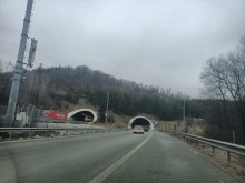 Мъгла и видимост до 50 метра при тунелите по АМ "Хемус"
