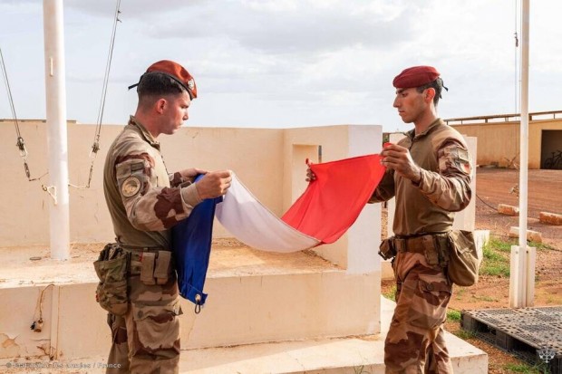 Франция изтегля войските си от Буркина Фасо до месец