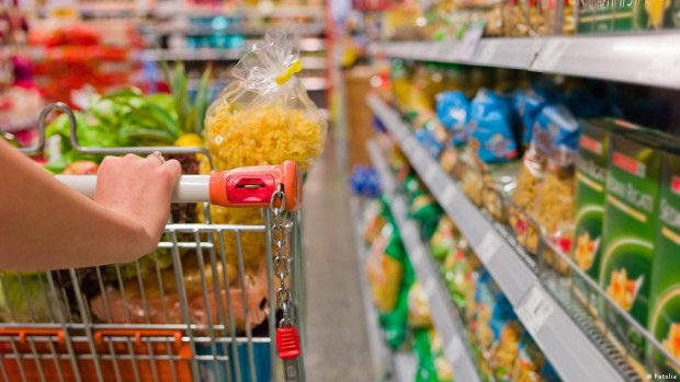 Веригите супермаркети в Гърция започнаха за първи път от месеци да получават ценови