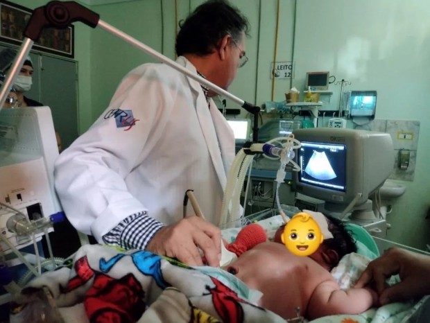 Жена в Бразилия наскоро приветства допълнителен специален пакет радост 7 328 кг бебе момче пише