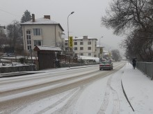 Сняг вали в Смолян и областта, няма въведени ограничения по пътищата