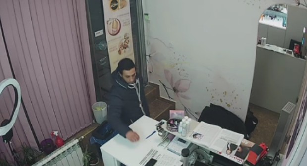 Камери уловиха кражба в центъра на София