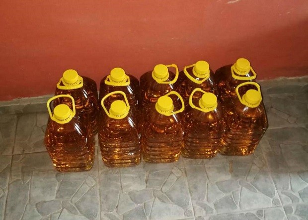 Полицаи иззеха 150 литра домашна ракия от мъж в село Крайници