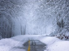 Поради снеговалеж от 14:00ч. през Троянския проход ще има ограничения в движението