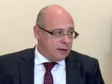 Министър Лазаров отговори на обвиненията на БСП за имотите