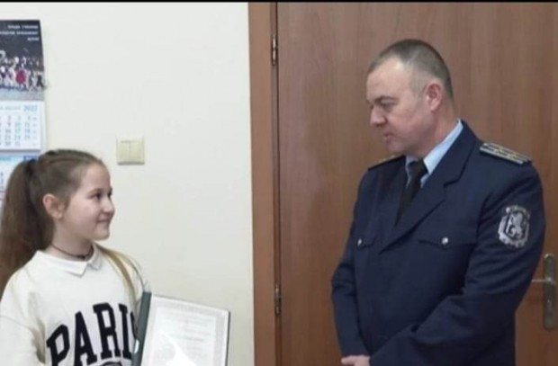 Награда получи 10-годишната състезателка по карате, която помогна за задържането на