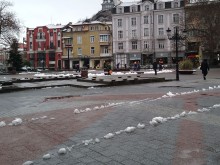 350 служители чистят от сняг спирки и подлези в Пловдив