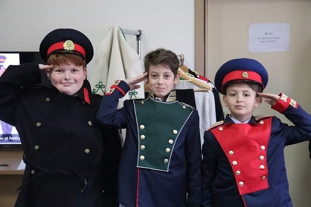 Деца от Кюстендил обличат униформи в чест на Освобождението