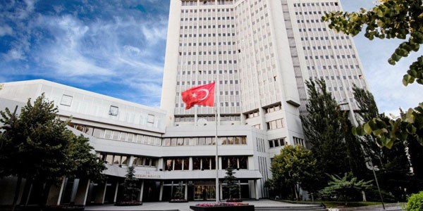Турското МВнР призова европейските власти да отговорят на акциите срещу Корана
