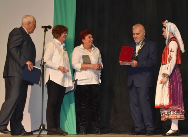 Новите "Почетни граждани на Разград" получиха отличията си