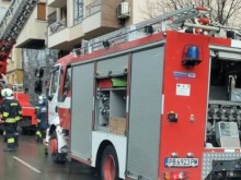 Апартамент гори в Пловдив, пожарната се бори със стихията