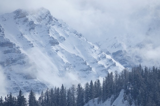 ПСС: Има опасност от лавини по откритите части в планините