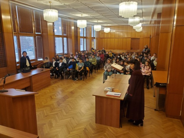 </TD
>Окръжният съд, Районният съд и Районната прокуратура в Бургас организираха