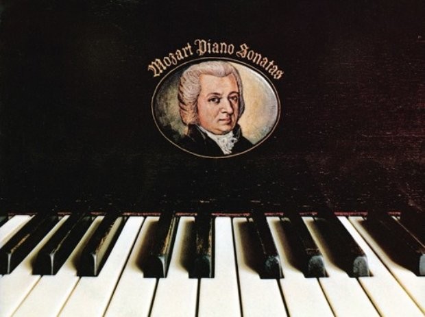 Едно конкретно произведение на Моцарт  Соната за две пиана в ре