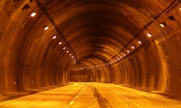 TD Движението в тунел Кривия  на път I 1 Благоевград ГКПП Кулата