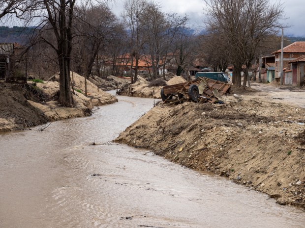 С около 80 см е спаднало нивото на реката при Богдан и Каравелово