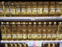 Снимка на българско олио във Франция раздели хората на две