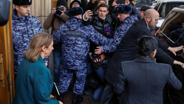 Москва посрещна новия посланик на САЩ с протести