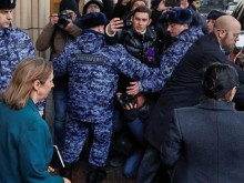Москва посрещна новия посланик на САЩ с протести