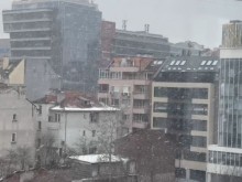 Снежна вихрушка се изви за секунди в София