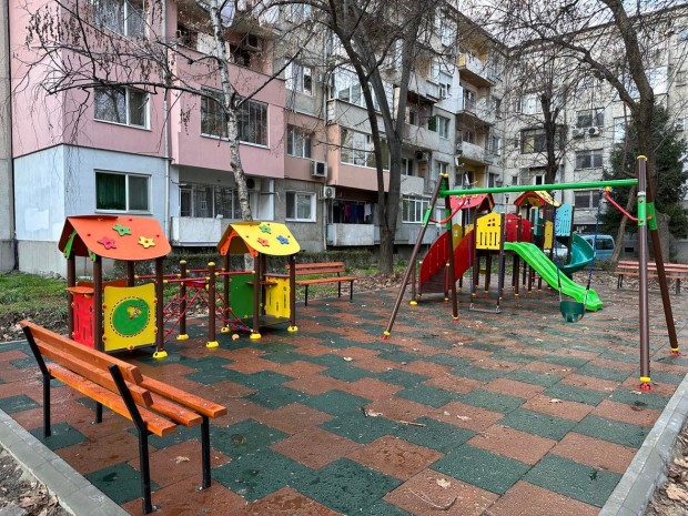</TD
>Поредна детска площадка бе изградена в район Северен“. Новата придобивка