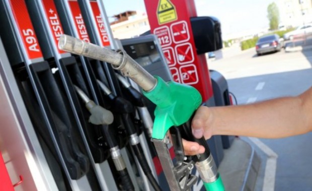 Цената на бензина и дизела се е вдигнала с няколко