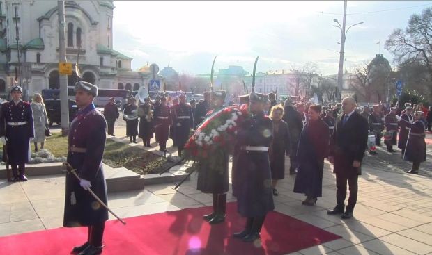 Президентите на България и Унгария отдадоха почит пред Паметника на Незнайния воин