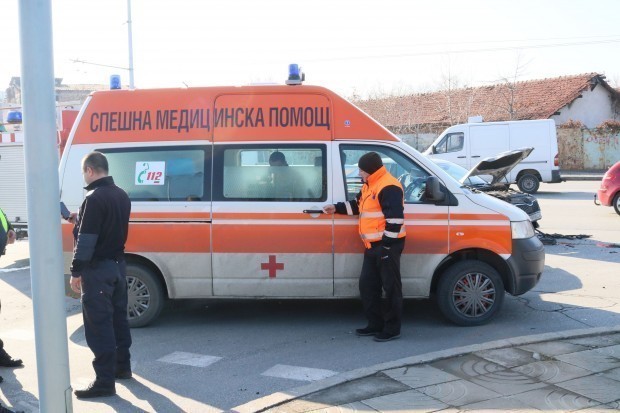 66-годишна жена е блъсната в Пловдив, свидетели - пресичала на червено