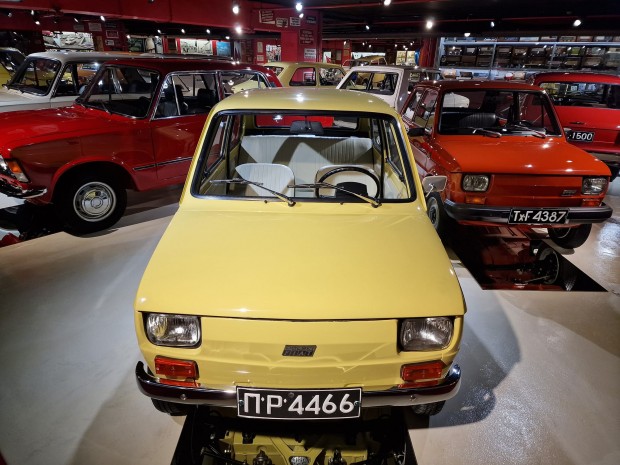 90 автомобила от ерата на социализма разпродава Ретро Музей Варна