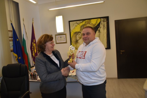 БФАС отличи кмета на Ловеч за принос към българския автомобилен спорт