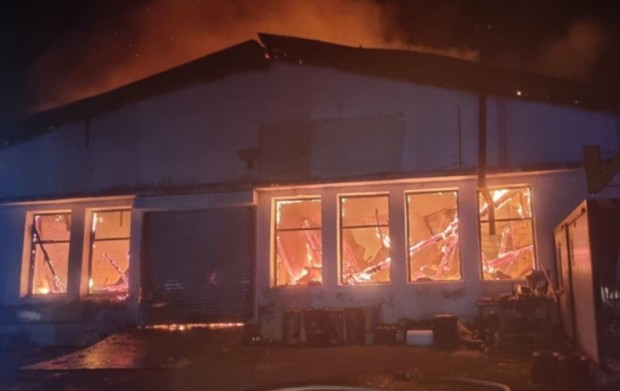 Пожар избухна в района на складова база в Бургас намираща