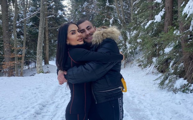 Попфолк певицата Татяна получи специална прегръдка от специален човек преди