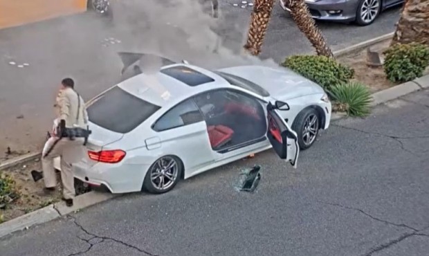Охранителни камери в Лас Вегас заснеха как шофьор беше изваден