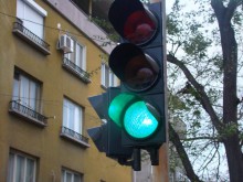 Два ключови светофара спряха работа, патрули управляват трафика