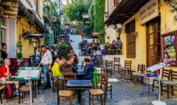 Гръцкият туристически сектор търси работници за летния сезон. Не достигат