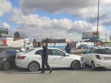 Две катастрофи затрудняват движението на Околовръстното шосе в София